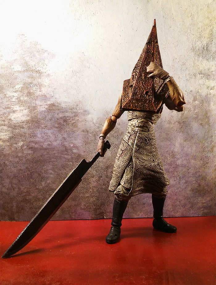 Impressions: Figma's Red Pyramid Thing action figure - Rely on Horror